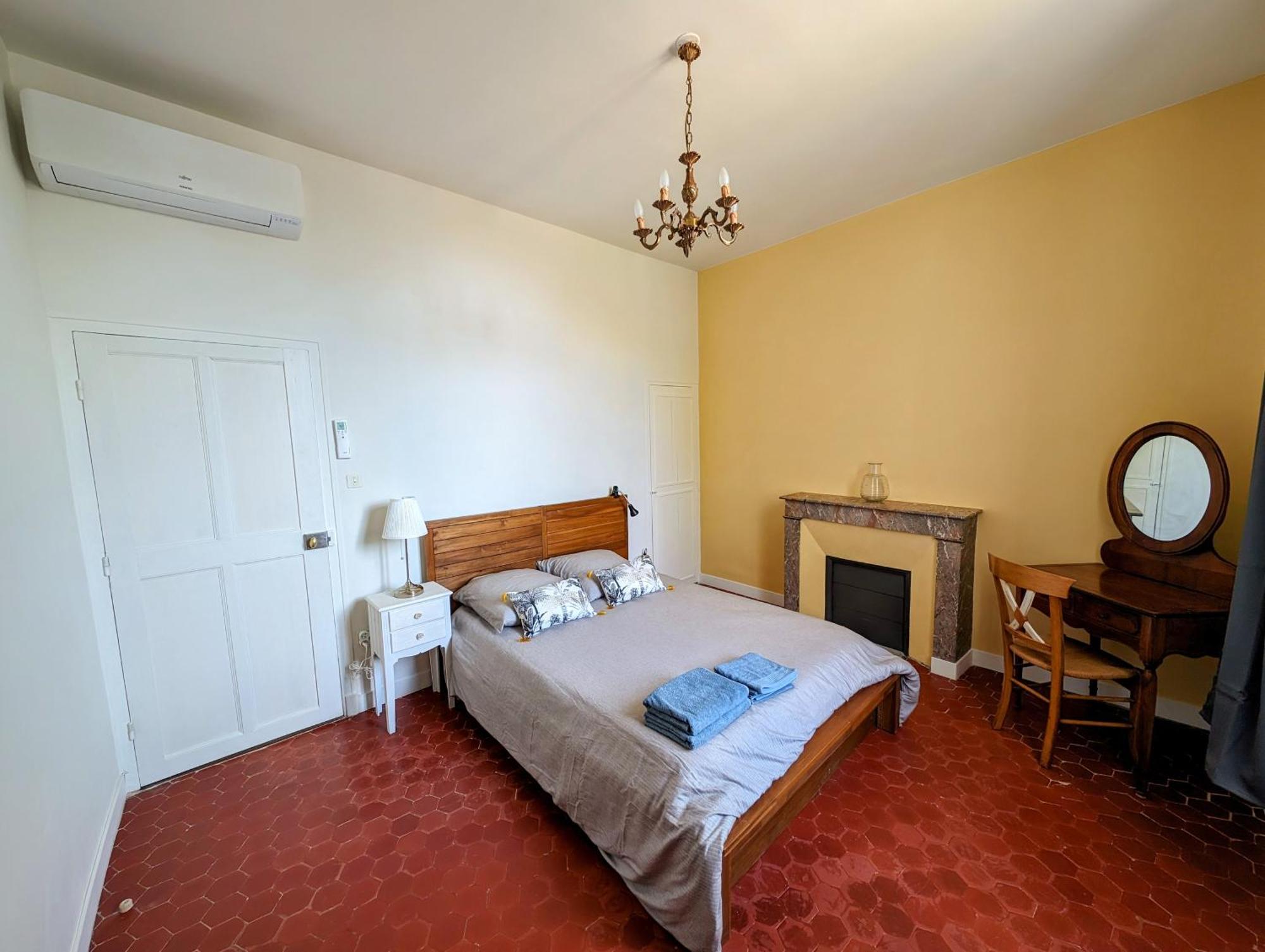 Maison De Style Tout Confort, Position Ideale, Avec Clim Et Petit Exterieur Orange  Eksteriør bilde